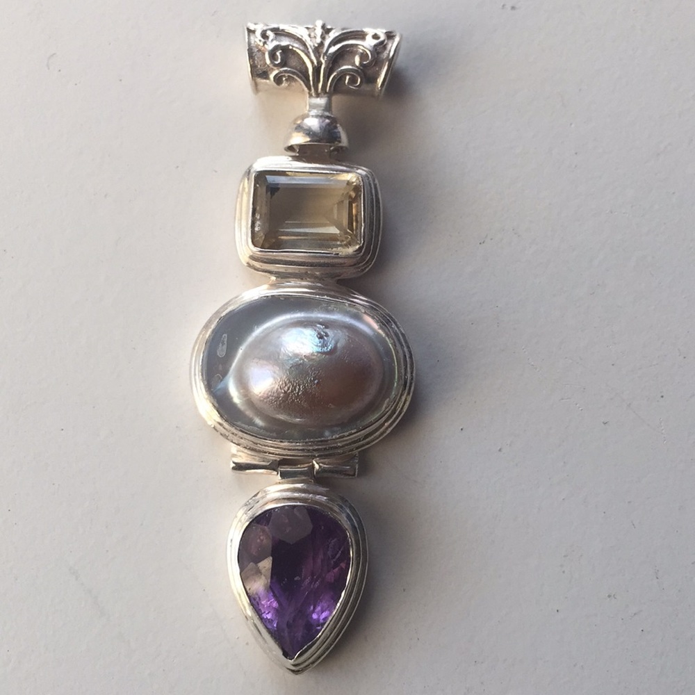 Sterling silver pendant with amethyst
